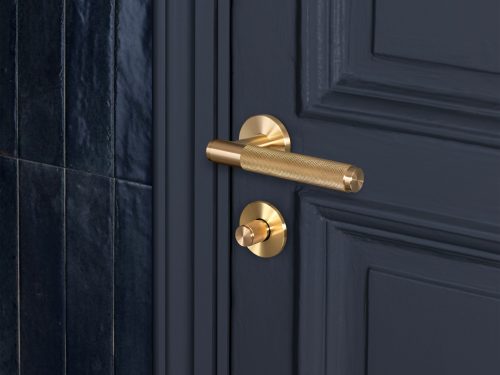 BP_DIamond_Door_Hardware_ROW_Q_Cross_Brass_Sprung-min-scaled